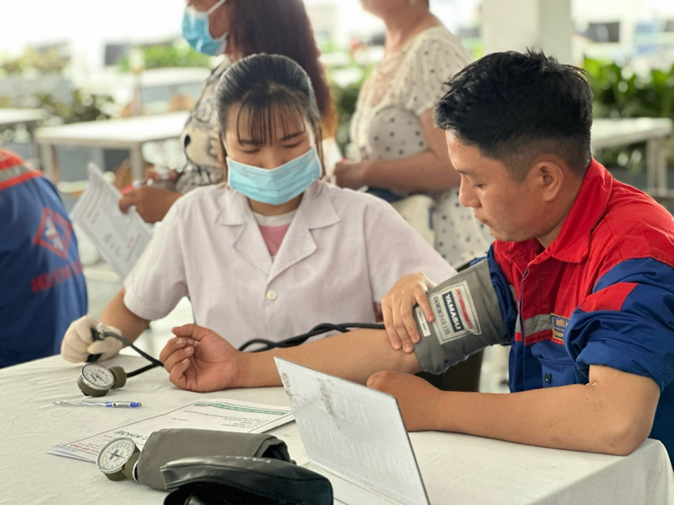 HUYNH DUC ORGANIZES ANNUAL CHECK-UPS FOR EMPLOYEES